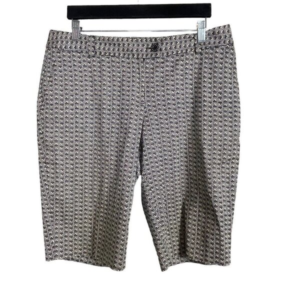 Izod  XFG Stretch Golf Women's Size 10 Bermuda Shorts Black Tan White‎ Batik - Picture 1 of 5